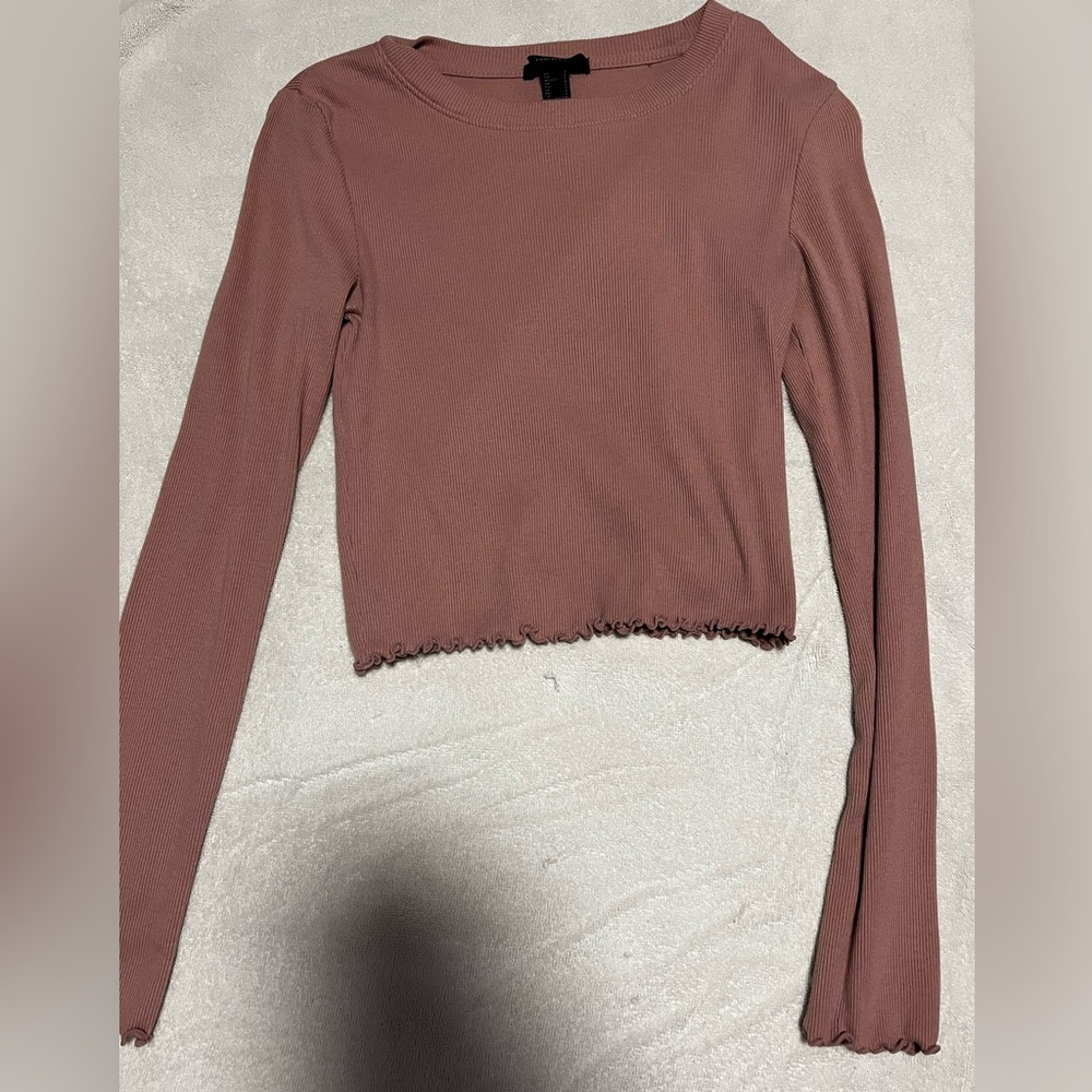 Long sleeve ribbed top the color is salmon pink.